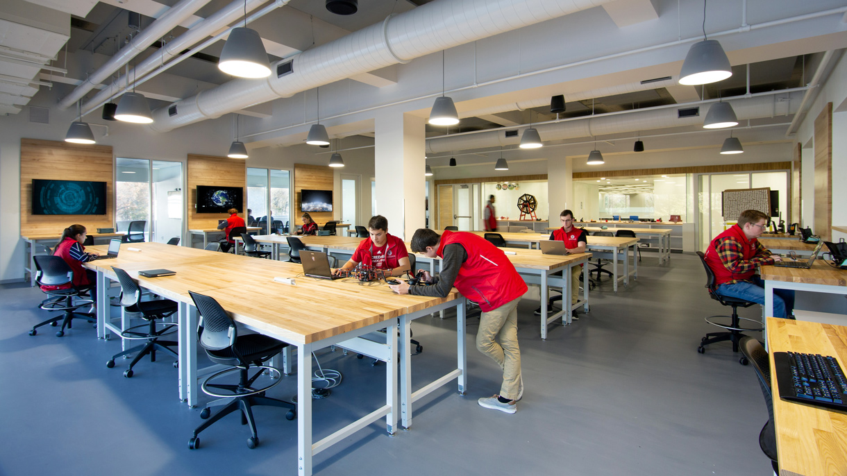 Students in IDEA Lab