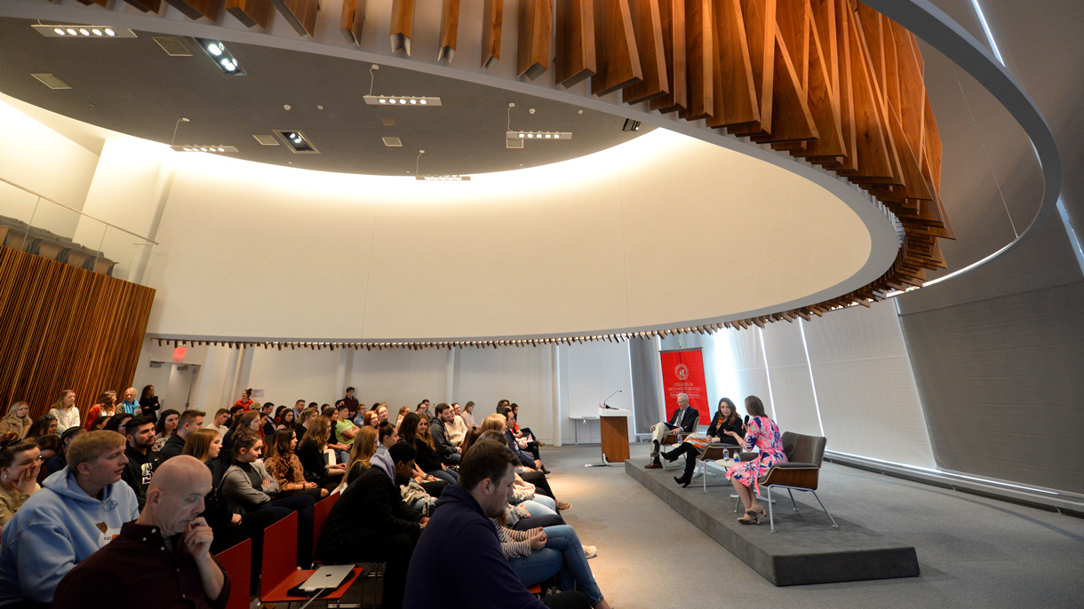 Speakers and audience in the Loris Forum