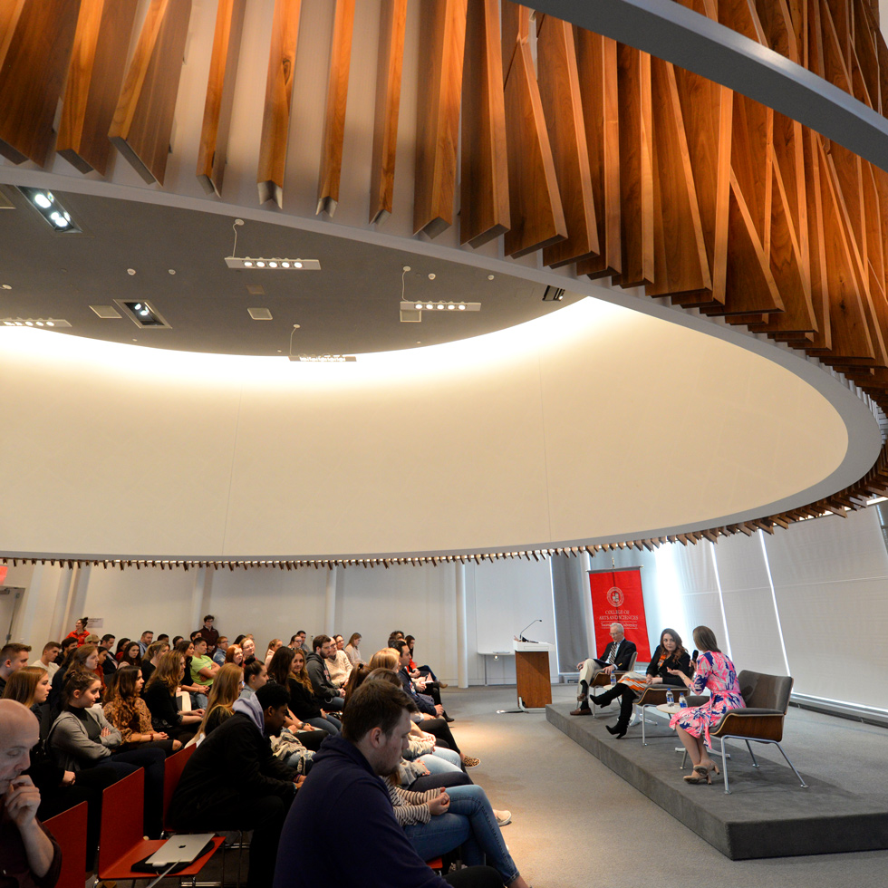 Speakers and audience in the Loris Forum