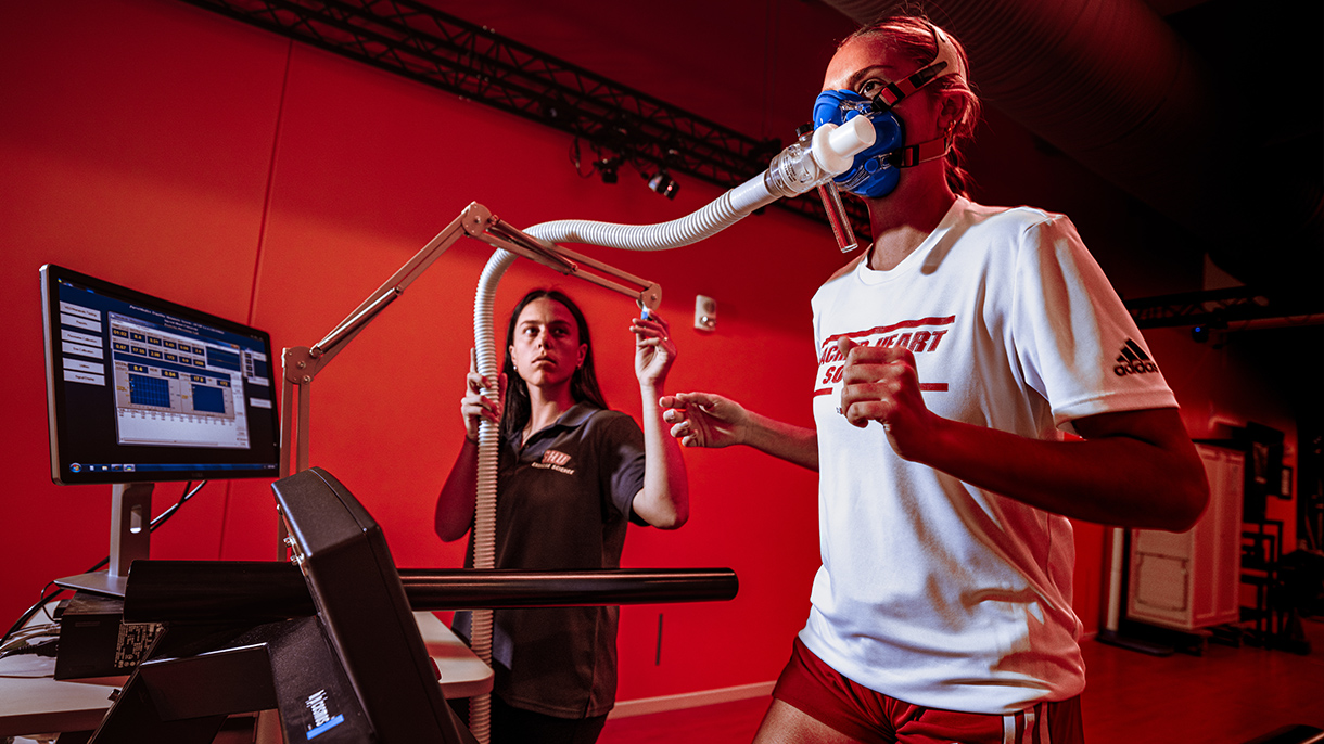 a person on a treadmill with a breathing apparatus