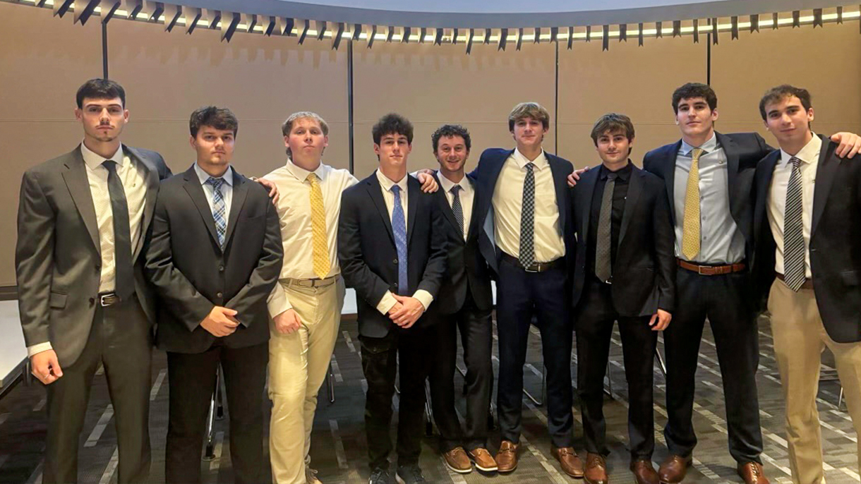group of sigma alpha epsilon fraternity members