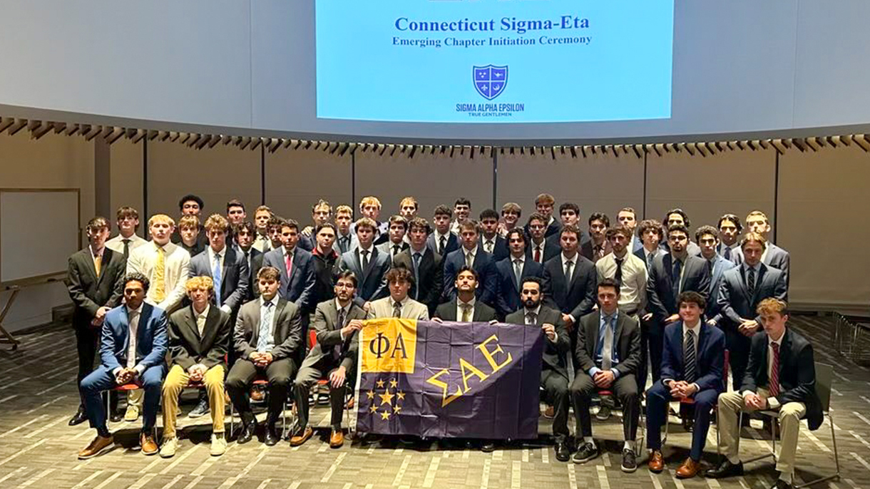 group of sigma alpha epsilon fraternity members