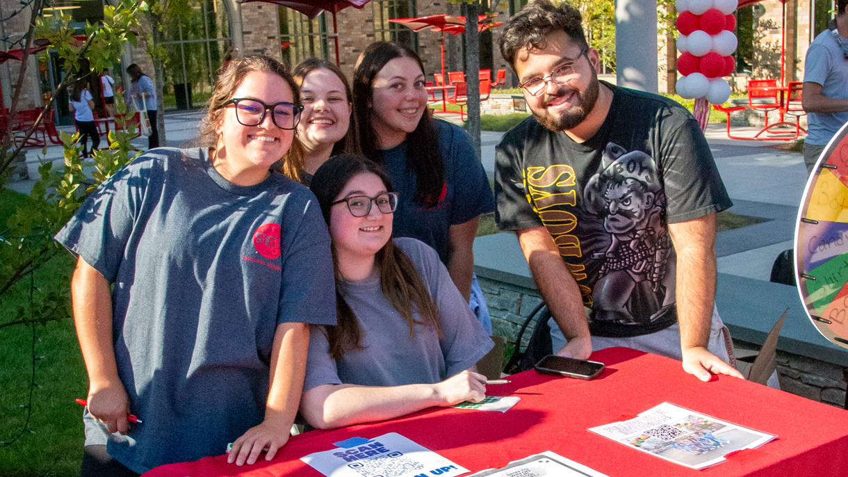 Group of students at SET table during involvement fair