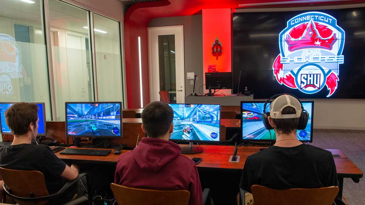 Students playing video games in lab