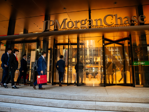 Students walking into JP Morgan Chase corporate office