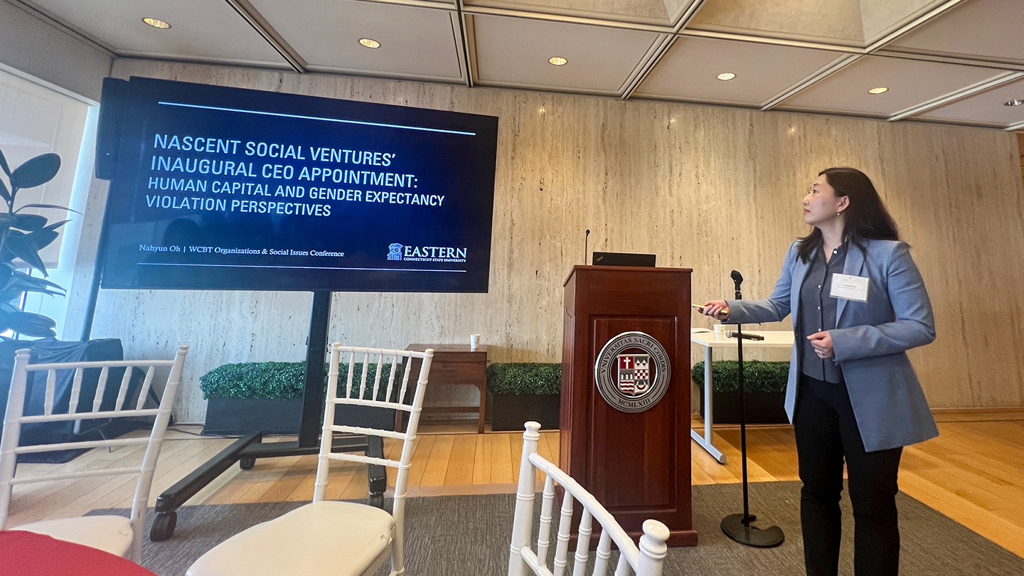 Nahyun Oh presents research at a conference