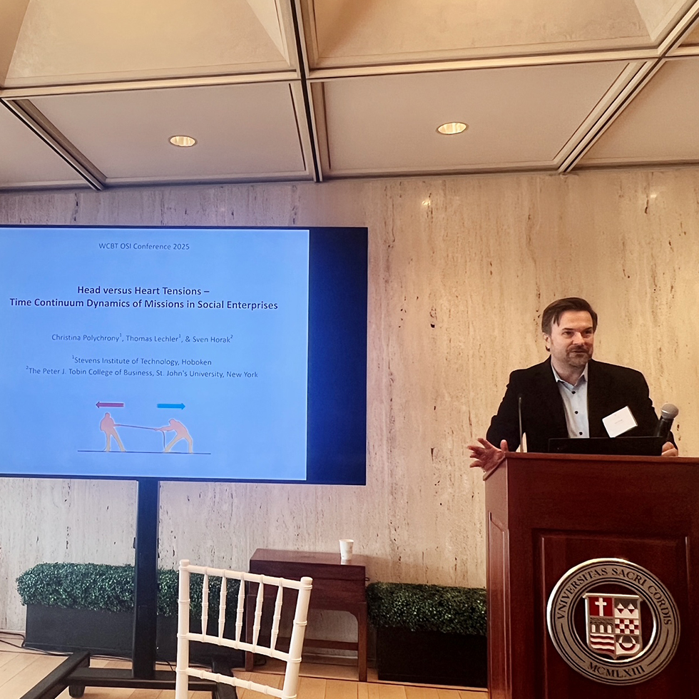 Sven Horak presenting research from a podium