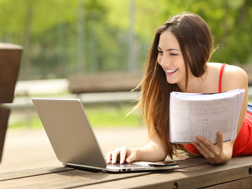women using the computer