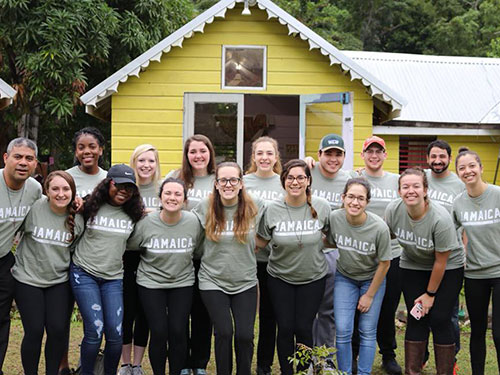 group of volunteer in Jamaica 