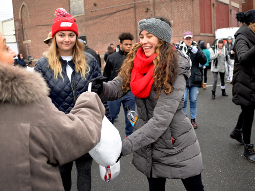 SHU Students handing out turkeys for Thanksgiving