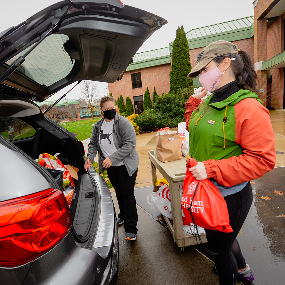 college students gather donated Thanksgiving food