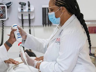 a nursing student doing an ultrasound procedure