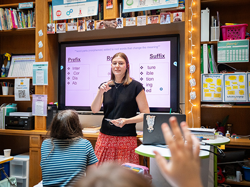 Teacher talking to students in elementary classroom