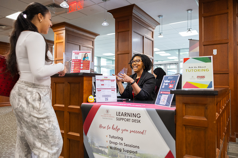 Student getting help from woman at the Learning Support Desk