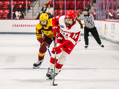 Julianna Koman playing ice hockey