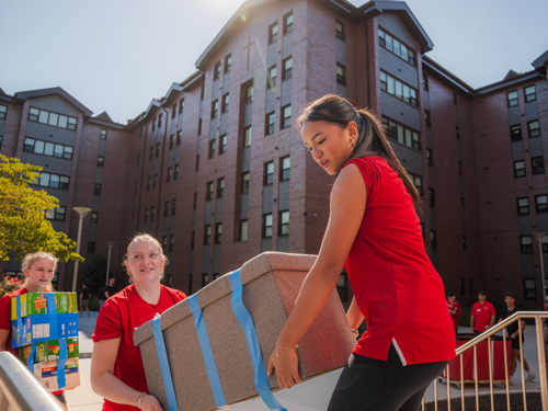 Students moving items into residence halls
