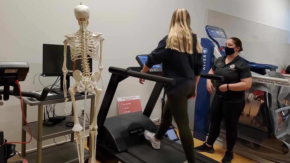 SHU well students in the Pioneer Performance Lab